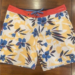 Men’s Quicksilver Size 38 Board Shorts
